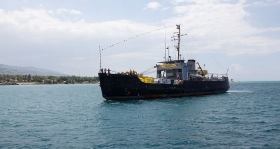 El barco patrocinado por Scientology llega a Haití con más de 100 toneladas de carga para actividades de socorro. 