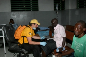 David trabajando en el Hospital General en Puerto Príncipe, Haití